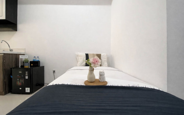 Basic Look Studio Apartment At Vittoria Residence