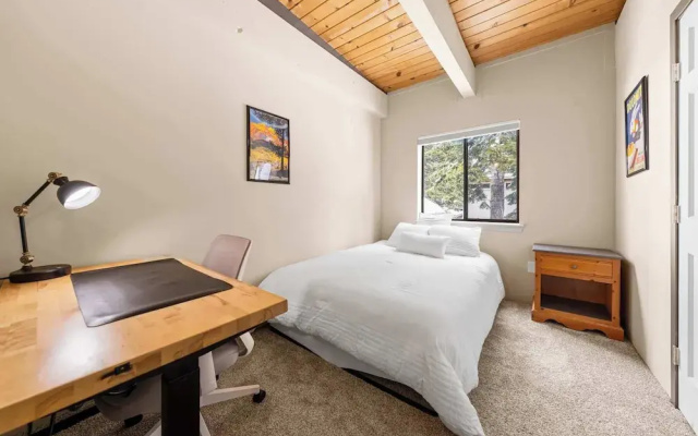 Tahoe City Retreat For 8!