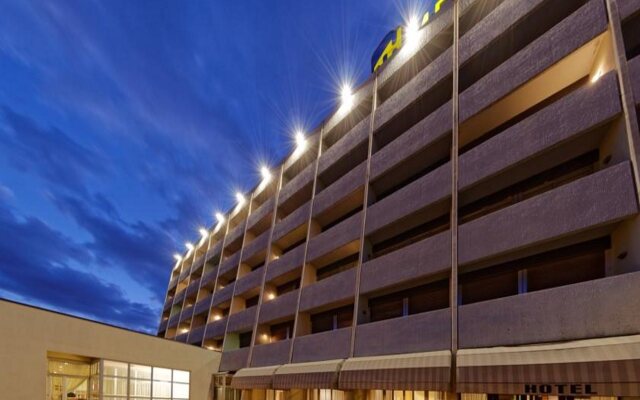 Отель iH Hotels Bologna Gate 7 Кальдерара-ди-Рено вид на фасад