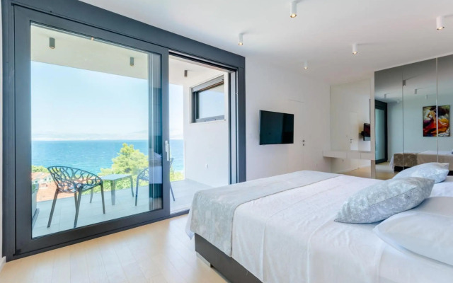 Luxury Villa Pax With Heated Infinity Pool, 8 Sleeps