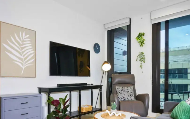 Kozyguru | Moonee Ponds | Modern 1 Bed Apt Parking