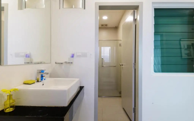 Straits Garden Suites