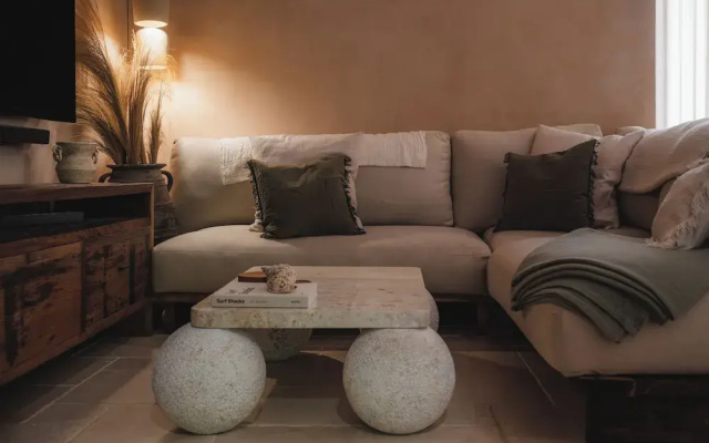 3BR Villa Bohemian Elegance, 2mins to Ulu Beach