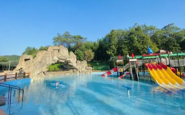 Fantasy Jialebi Theme Hotel