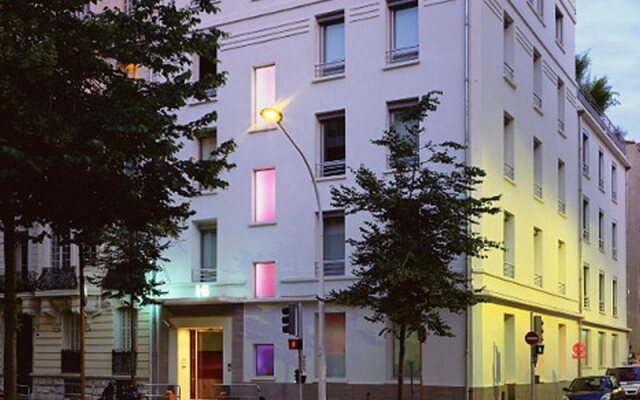 Spity Hotel вид на фасад