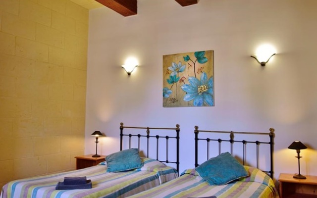 Отель Gozo Farmhouses - Gozo Village Holidays комната для гостей