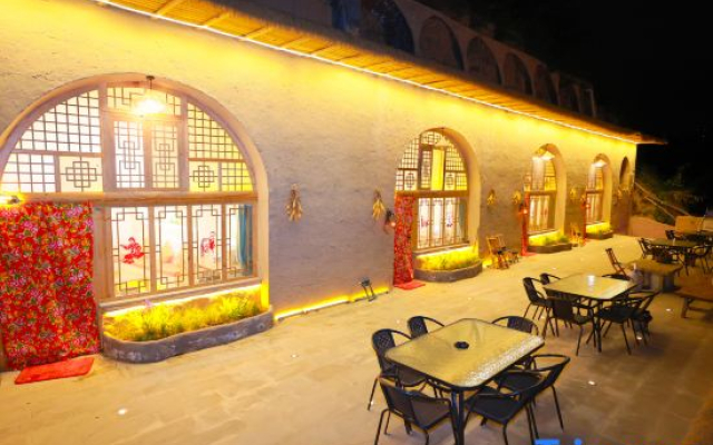 Old Yan'an Cave Dwelling Hotel