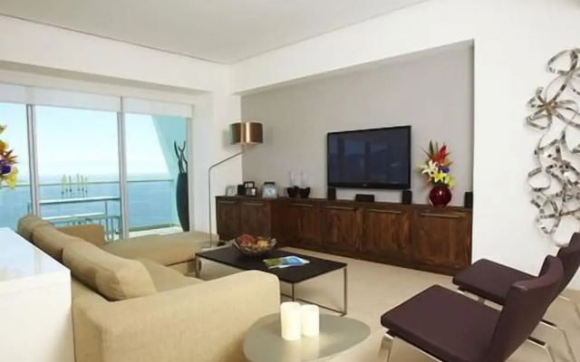 Unlimited Luxury Villas - Icon Vallarta Condo