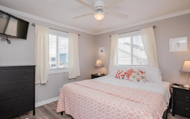 Just Beachy by Oak Island Accommodations