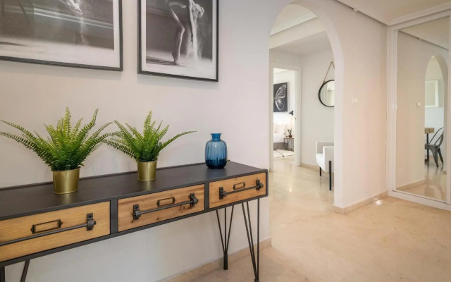 Puente Romano Modern flat, Best location in town