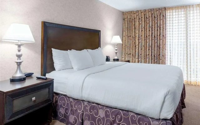 Embassy Suites Kansas City Plaza