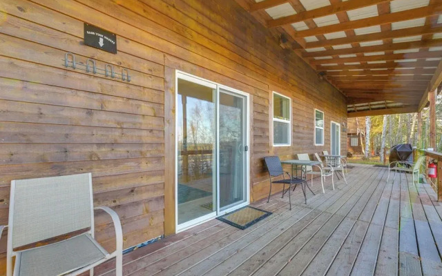 River Views & Fire Pit: Cozy Soldotna Apartment!