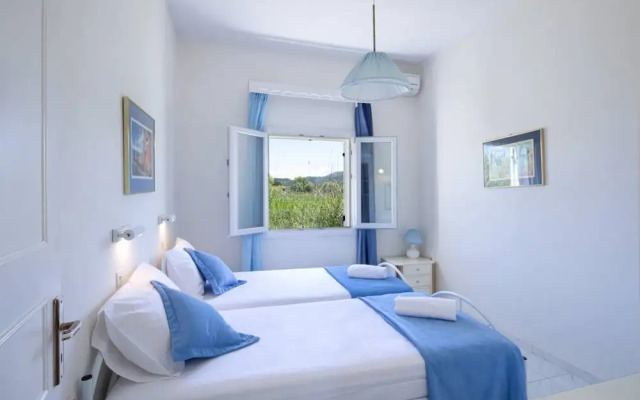 Villa Amorossa Beachfront 3 Bedroom in Roda