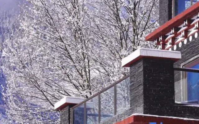 Xingye Snow Mountain Courtyard (Xinduqiao Town)