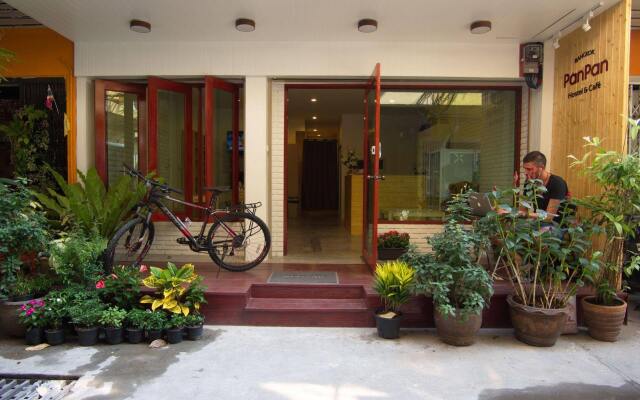 Отель PanPan Hostel Bangkok Таиланд, Бангкок - отзывы, цены и фото номеров - забронировать отель PanPan Hostel Bangkok онлайн вид на фасад