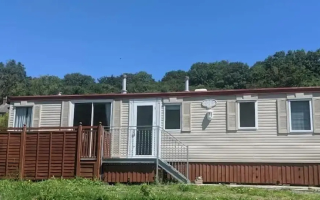 Charming 3-bed Caravan Cymtydu