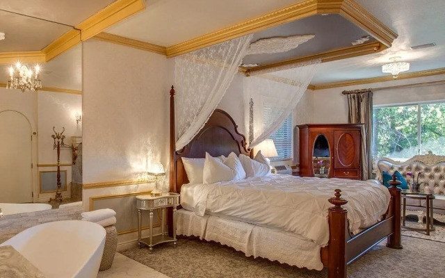 Storybook Riverside Inn