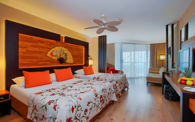 Limak Lara De Luxe Hotel and Resort