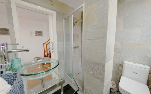 Duplex nuevo y moderno con terraza
