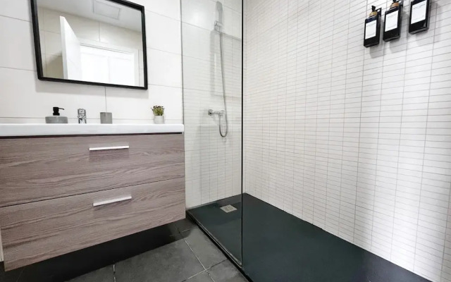 Apartment - Sleeps 4 - Parking - Beach Close