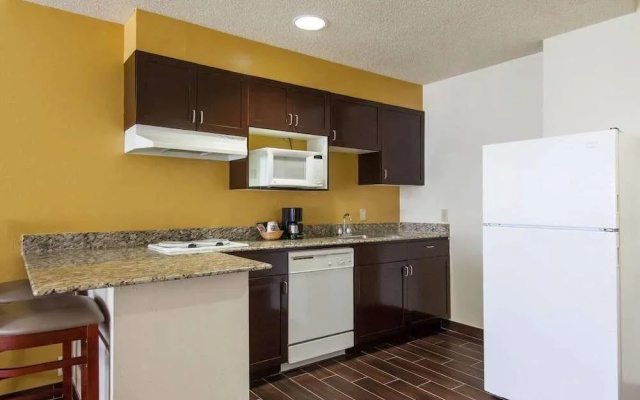Comfort Suites Central