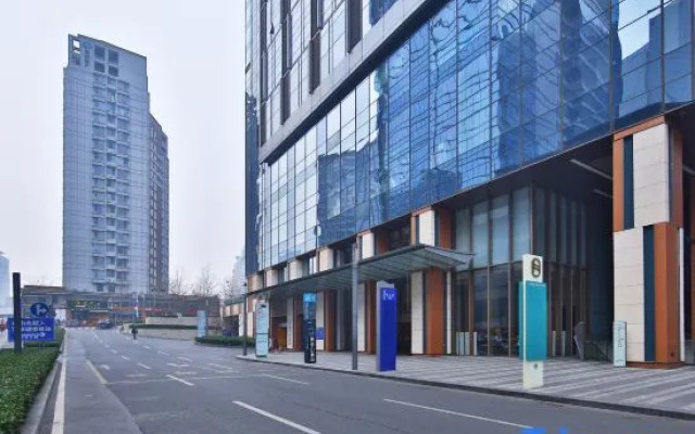 Tinglan Apartment Hotel (Qingdao May Fourth Square MIXC)
