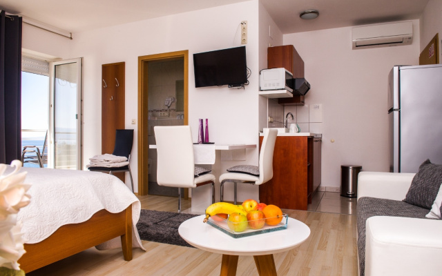 Studio apartment Anka - with open jacuzzi: SA4 Podstrana, Riviera Split