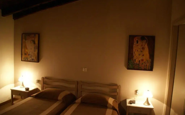 Yria Hotel