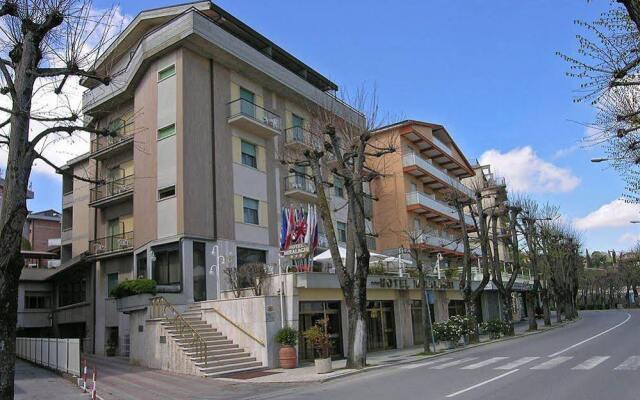 Hotel Miralaghi Кьянчиано Терме вид на фасад