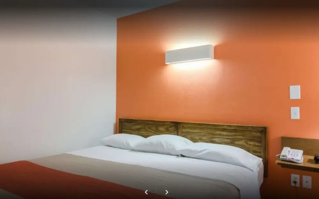Motel 6 Emporia