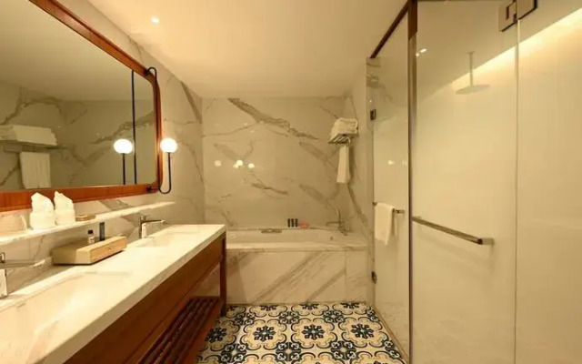 Chikan Diao Lou Hotel