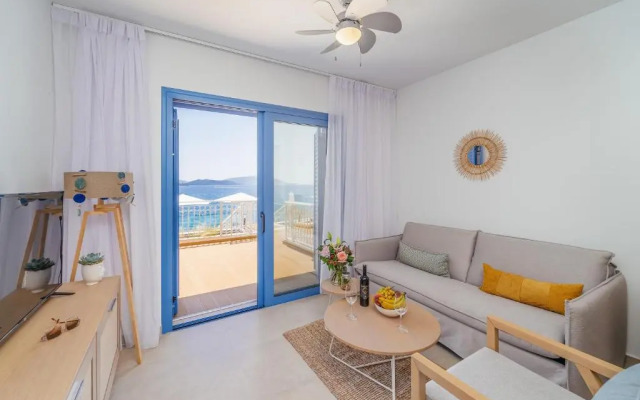 Lefkada Blue Luxury Apartments B2, Perigiali deck level
