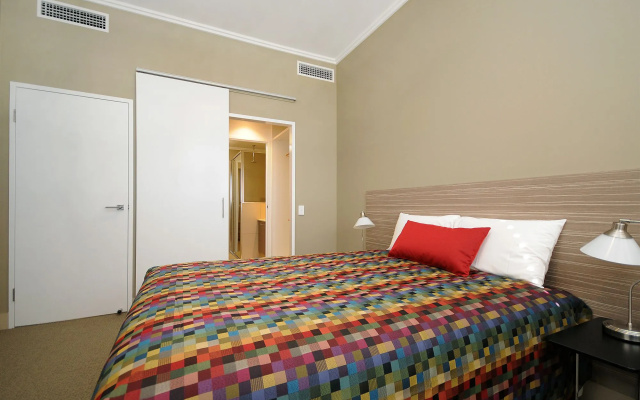 Laguna Apartments