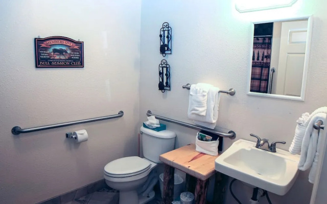 Fawn Valley Inn: 104 Condo