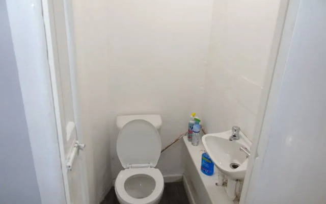 Beautiful 4-Bed Apartment