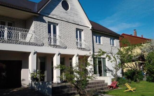 Отель Oti Guesthouse Таллин вид на фасад