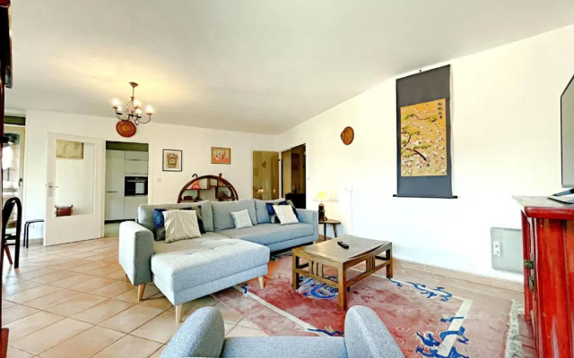 Nice 110m With Balcony In The Downtown