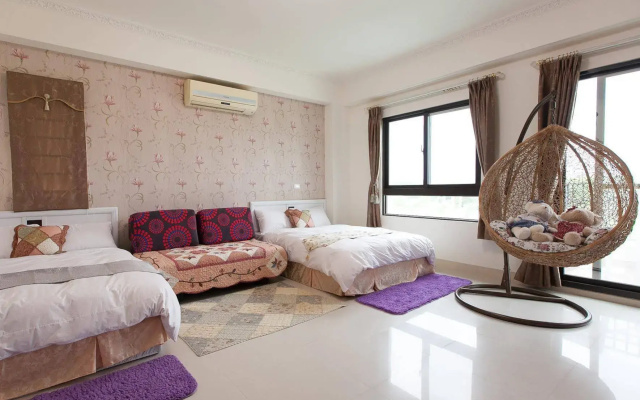 Textile Girl Romantic Homestay