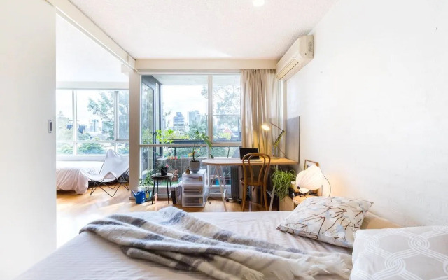 ISAAC, 1BDR South Melbourne Apartment