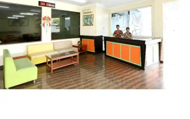 RedDoorz Premium at Hotel Ratu Residence