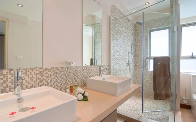 Bon Azur Beachfront Suites & Penthouses with LOV