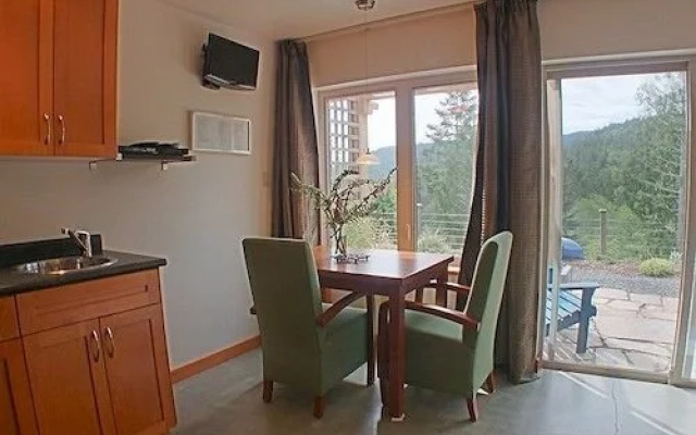 Bowen Island Hideaway
