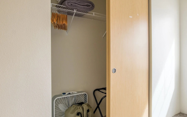 Eastside 1 & 2 BR Apts with balcony by Frontdesk