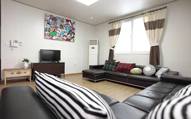 Paju Mountain Breeze Pension