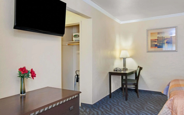 Super 8 Berkeley