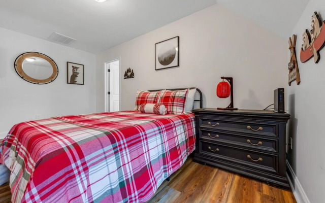 Charming Murphy House With Deck & River Views!