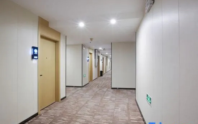 Yimi Hotel (Guangzhou Fangcun Metro Station Huadi)