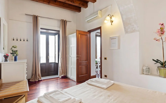 Gorgeous Holiday Home in Ortigia With Balcony