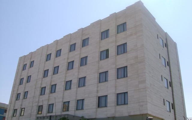 Hotel 7 Mari Бари вид на фасад