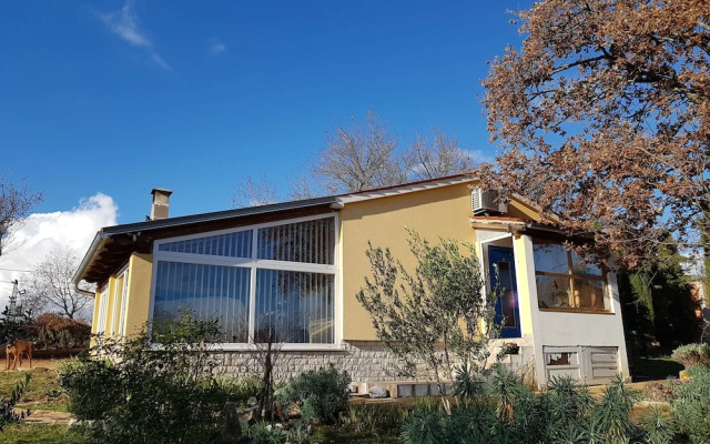 Lovely 2-bed House in Klarici Close to Pula